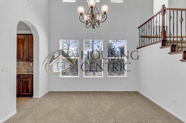 Building Photo - Beautiful Executive Home w/ Pool on 1/2 Ac...