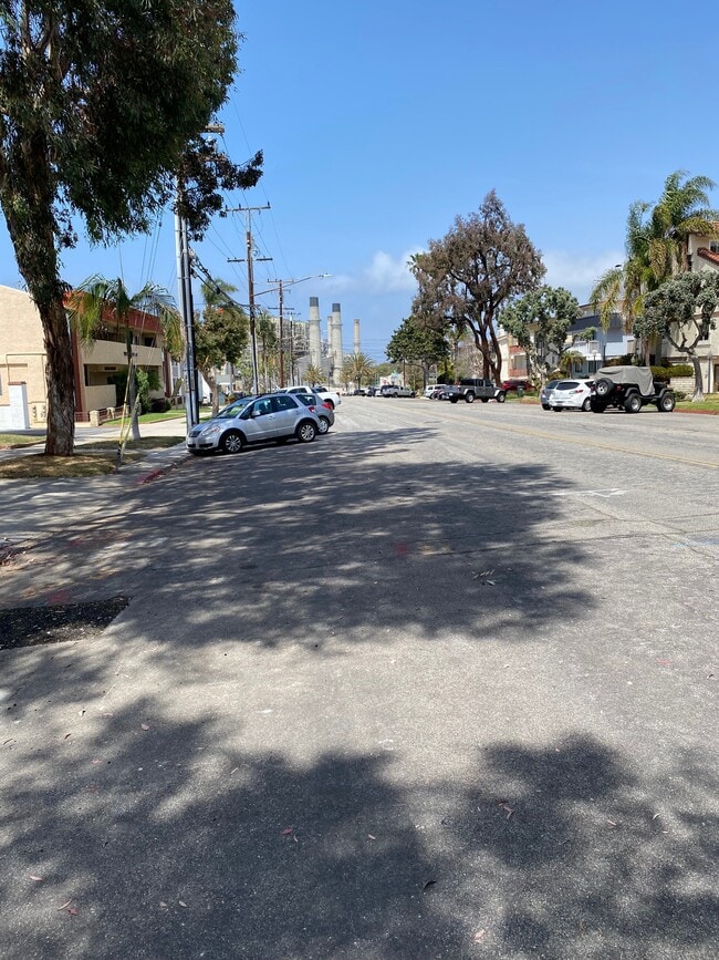 Building Photo - 405 N Broadway