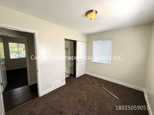 Building Photo - 561 Wilson Ave S