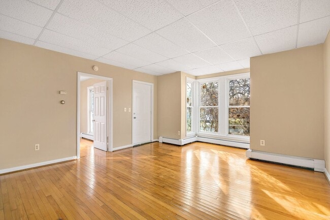 Building Photo - 15 Myrtle Ave