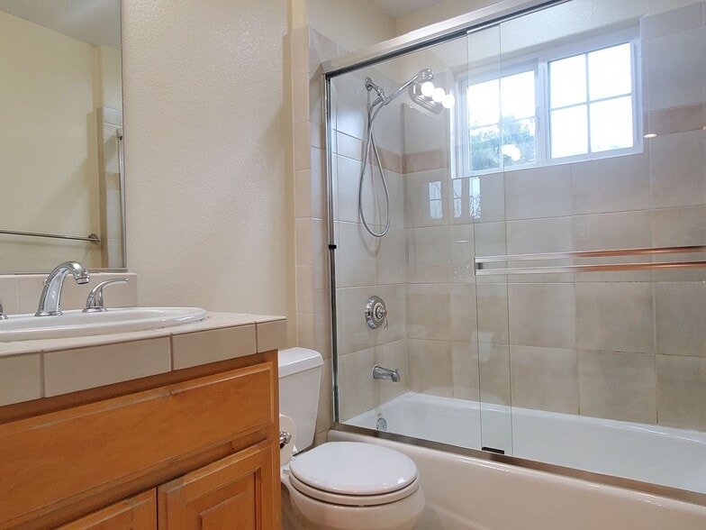 Building Photo - 1570 Layla Ct