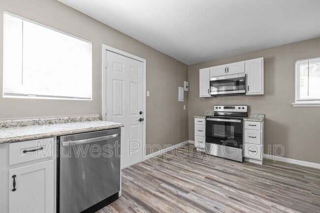 Building Photo - 15 Juno Dr