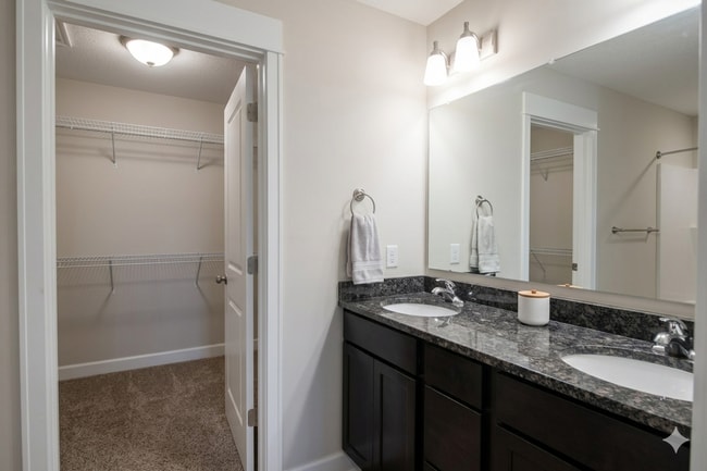 Building Photo - 5-Bedroom Townhome in Hudsonville | Cul-de-Sac, 2-Car Garage, Lawn & Snow Included