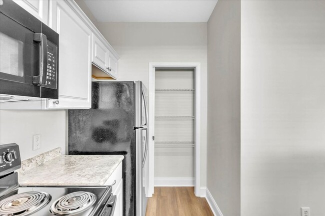 Building Photo - 3 Br, 2.5 Ba Townhome In Richmond Hill