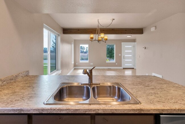Building Photo - 3 Bed 2.5 Bath Townhome With Garage | $2,6...