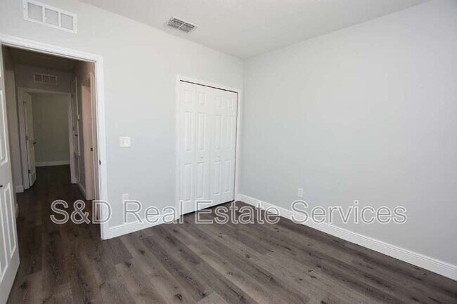 Building Photo - 525 Albatross Dr