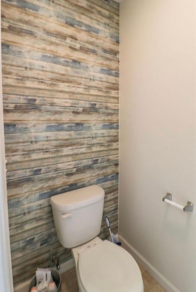 Building Photo - BRITTANY CHASE...3 Bedroom 2 Bath