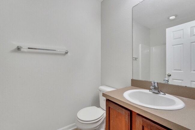 Building Photo - 145 Red Oak Dr