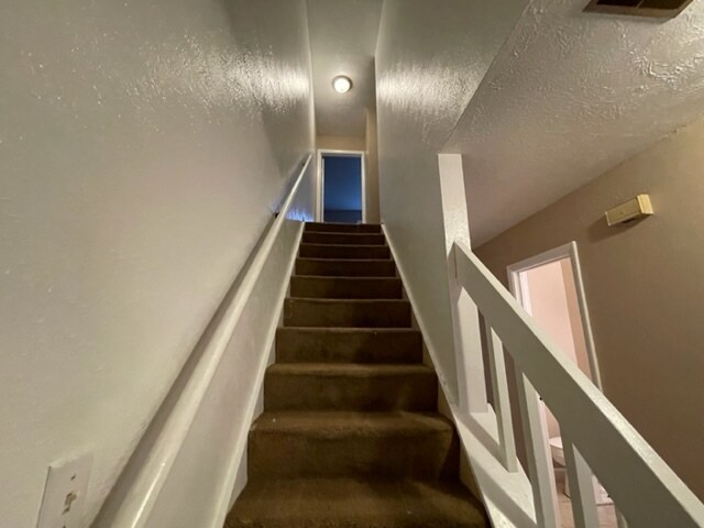 Building Photo - 804 Lindenwood Dr S