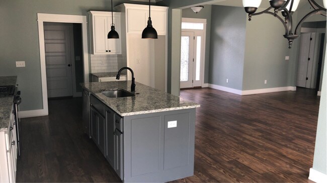 Building Photo - 750 Hawthorn Way