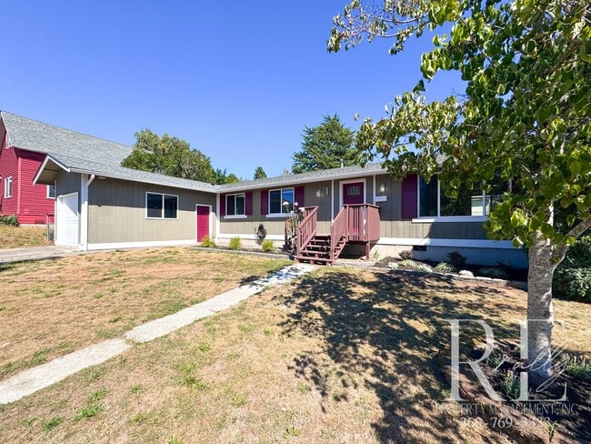 Building Photo - Newly Renovated Charmer in the Heart of Ma...