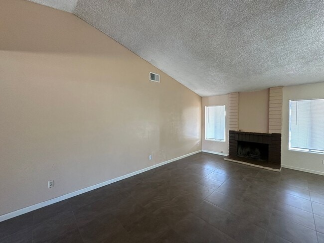 Building Photo - 4BD/2BA Home - Moreno Valley, CA 92557
