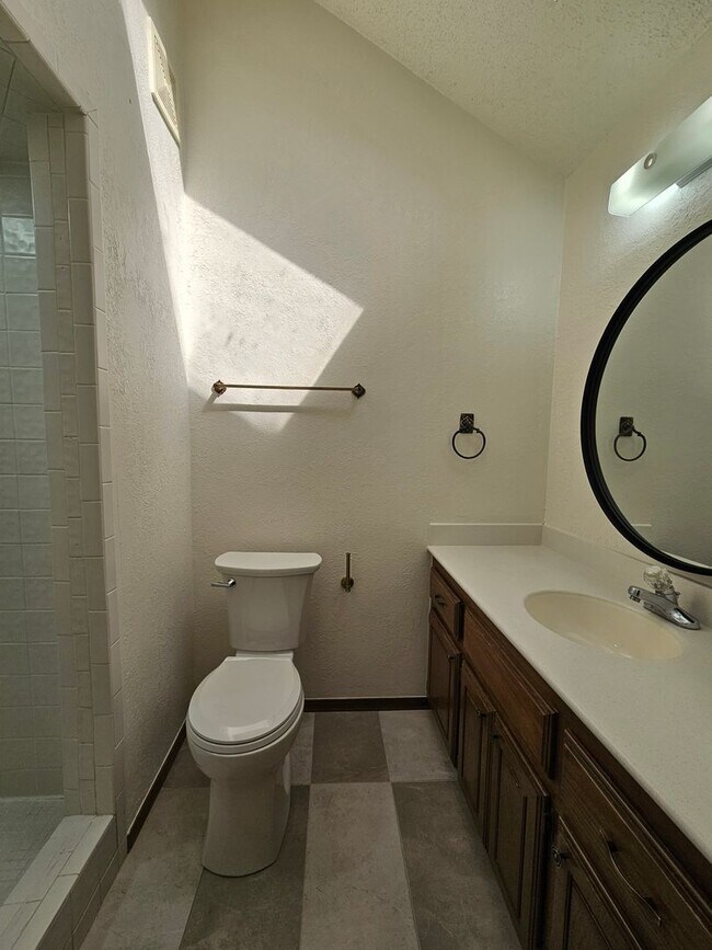 Building Photo - (3) Bed/(2) Bath in NW Norman Avail NOW!