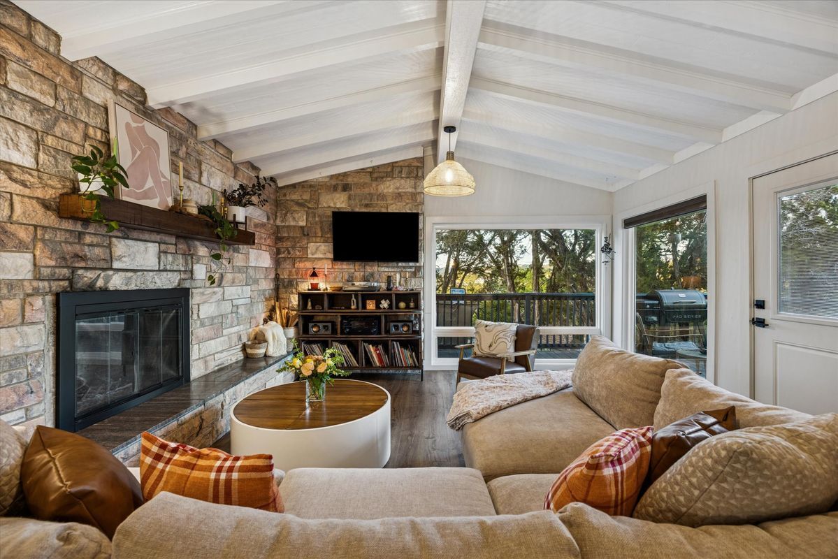 Building Photo - 6407 Lynn Ln