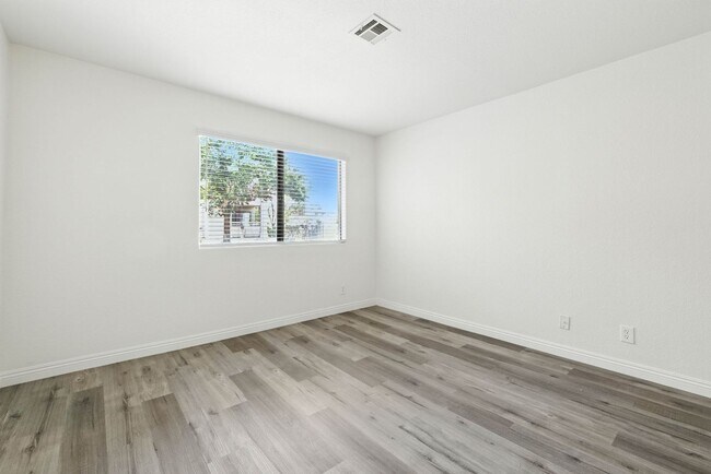 Building Photo - SW!! 2 Bedroom Condo!! 1st Floor!! Newly r...