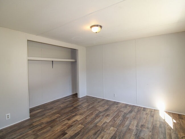 Building Photo - Updated 2BR/1BA Trailer in Muscle Shoals –...