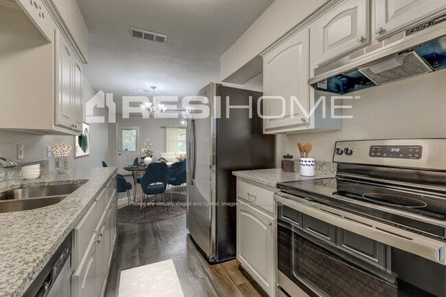 Building Photo - 347 Linklea Dr