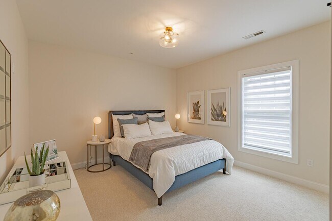 Building Photo - 5211 Highpointe Lakes Dr