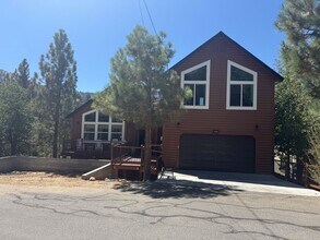 Building Photo - Stunning 4-Bedroom Home with Amazing Views, EV Charger & Solar in Big Bear!