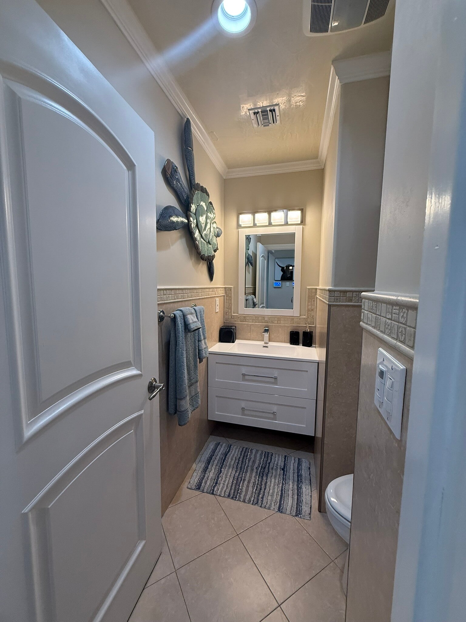 Building Photo - 6039 Greenbush Ave