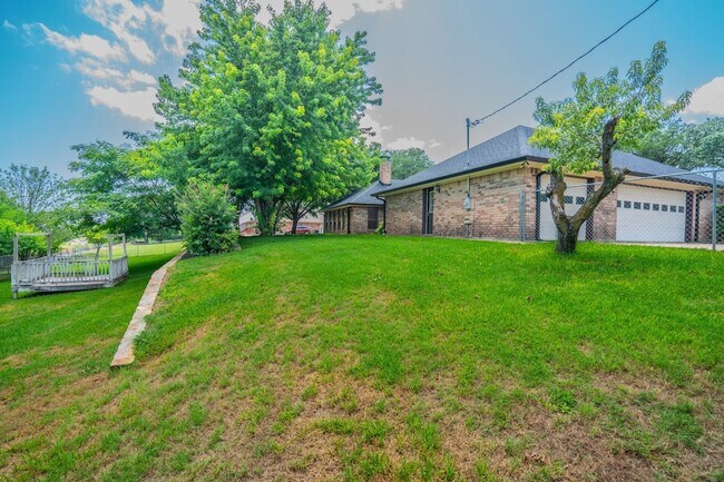 Building Photo - 4501 Ridge North Rd