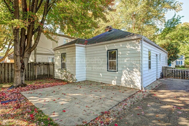 Building Photo - 6115 Indianola Ave