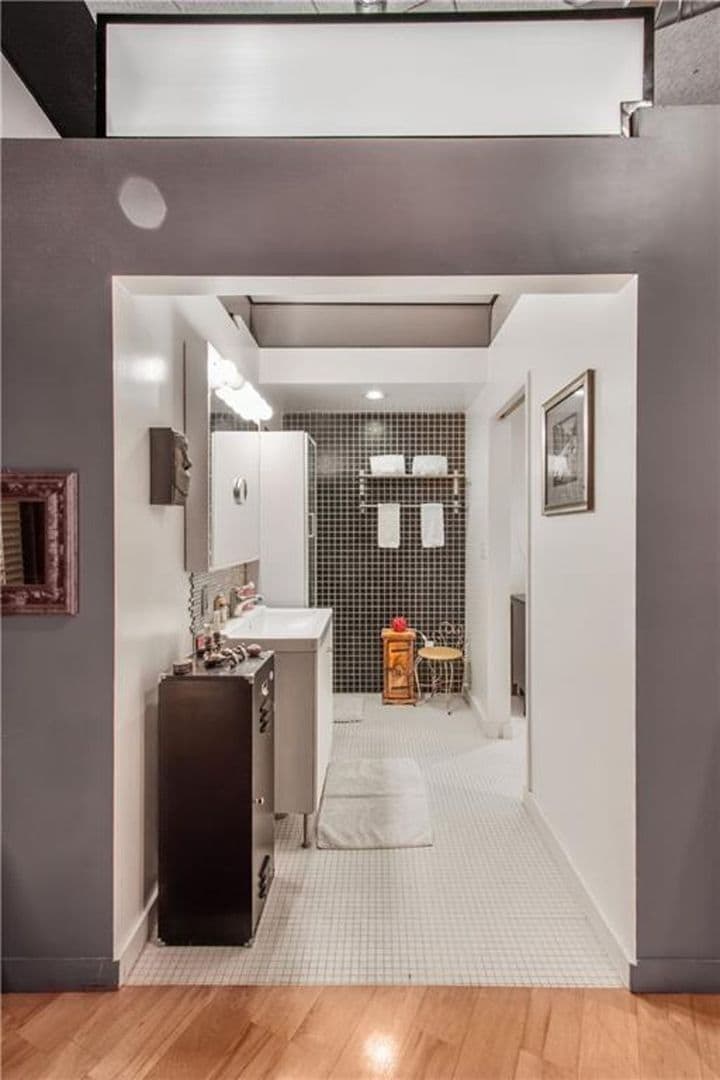 Building Photo - 847 Weeden St