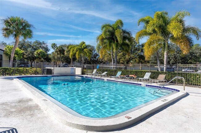 Building Photo - 4215 E Bay Dr