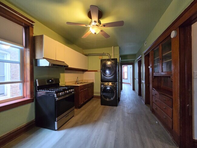 Building Photo - 3024 W 40th St