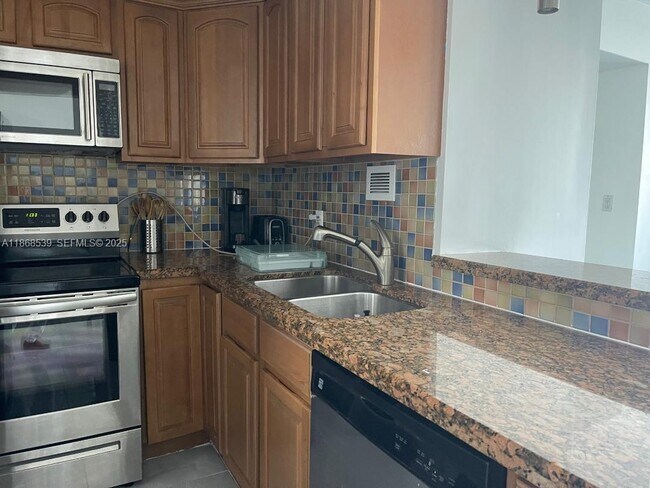 Building Photo - 1000 West Ave