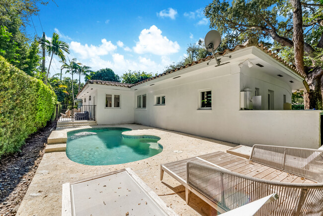 Building Photo - 6925 Tordera St
