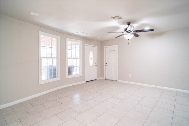 Building Photo - 11623 Rowan Ln