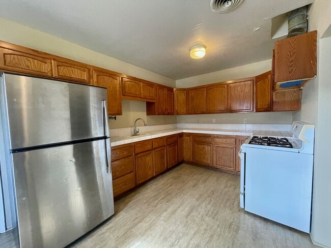 Building Photo - 2 Bedroom 1 Bathroom Home in Spring Valley