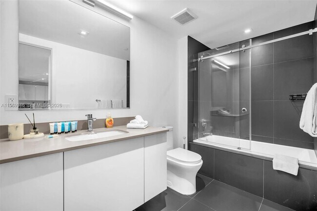 Building Photo - 1600 NE 1st Ave