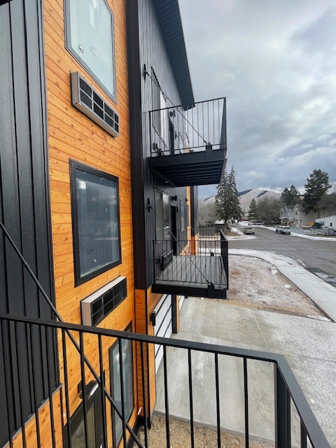 Building Photo - 1910 Strand Ave