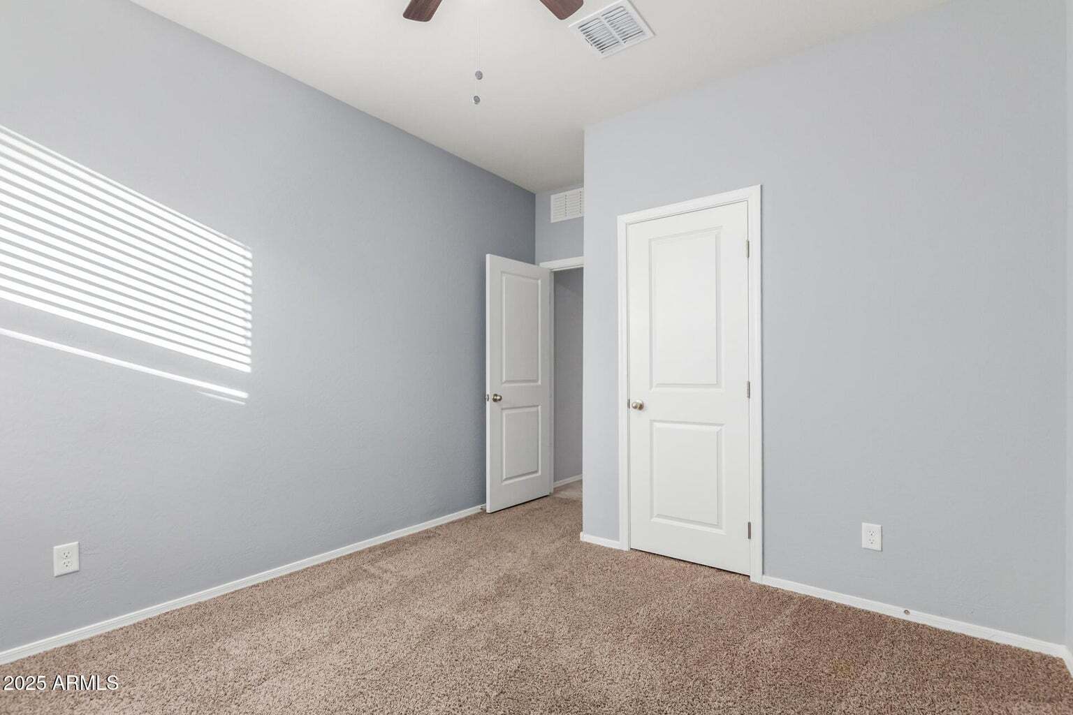 Building Photo - 1016 W Beacon Dr