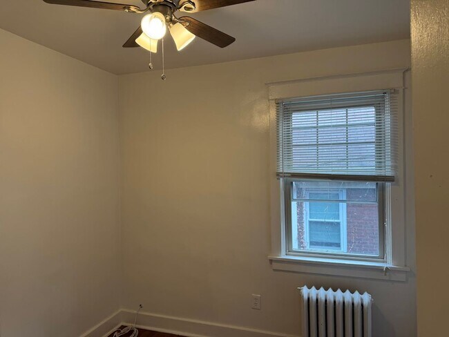 Building Photo - Wonderful Duplex in the Heart of Squirrel Hill!