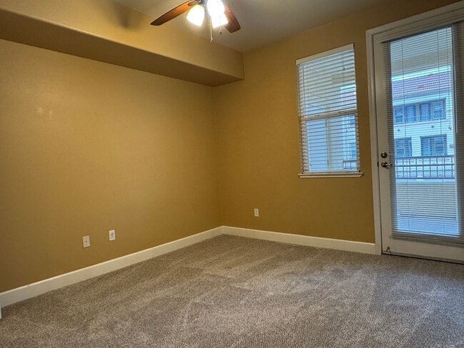 Building Photo - 1 bedroom Condo at The Phoenician w/ new carpet