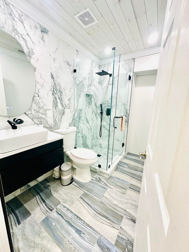 Building Photo - 1104 Neoga St