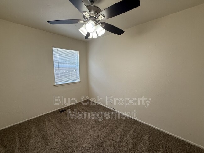 Building Photo - 390 Ash St