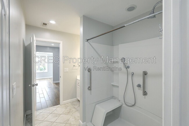 Building Photo - 2882 Mackenzie Ct