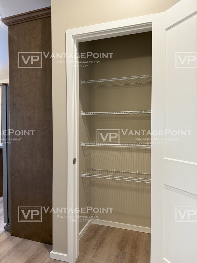 Building Photo - N9320 Gemstone Ct