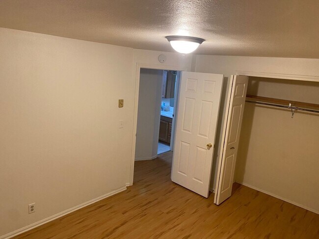 Building Photo - Smithoak Duplex