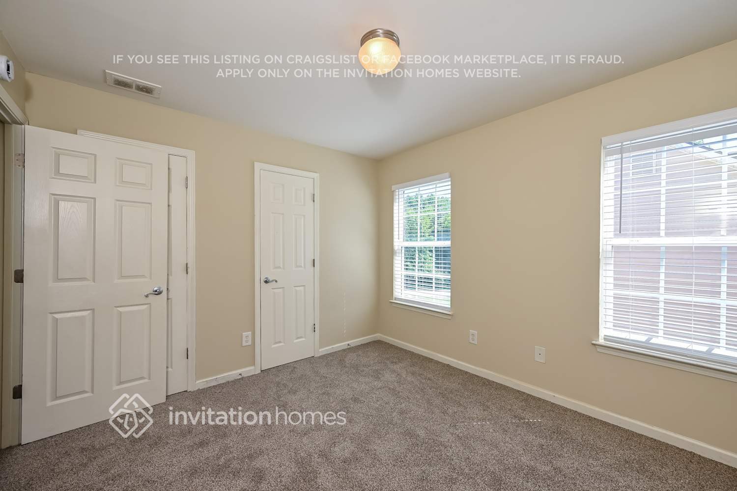 Building Photo - 909 Lakeside Ct