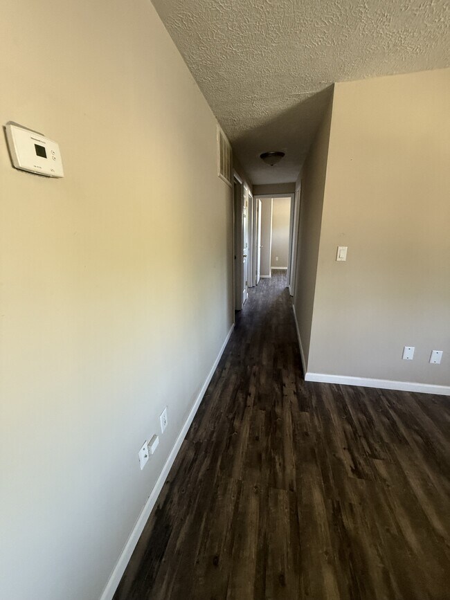 Building Photo - 6185 Farmborough Dr
