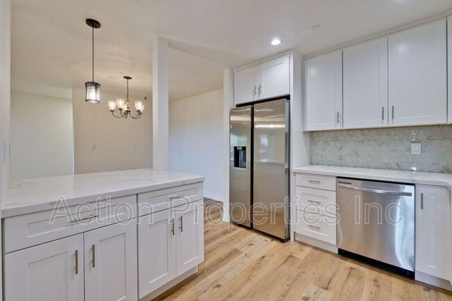 Building Photo - 2211 Latham St