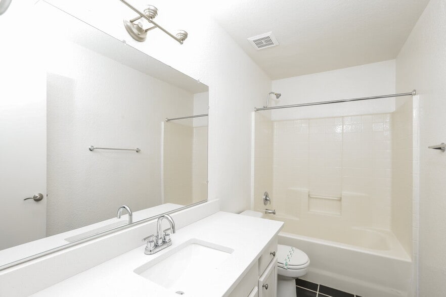 Building Photo - 8771 W Ocotillo Rd