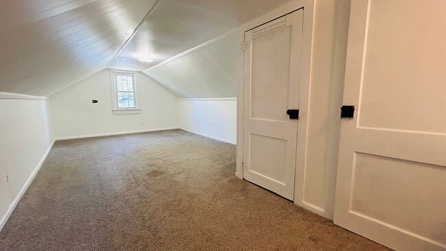Building Photo - CUTE & COZY HOME ONLY MINUTES TO DOWNTOWN ...