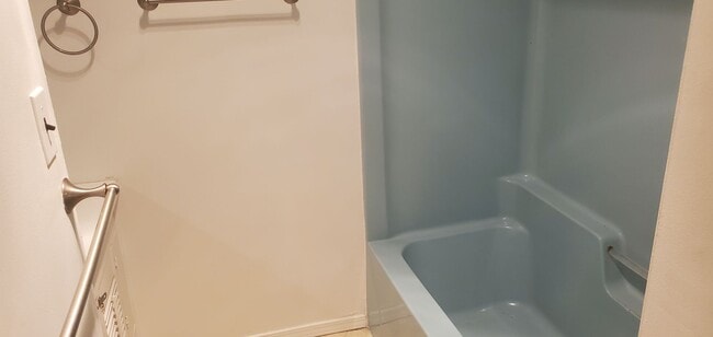 Building Photo - 2 bd, 2 ba house in old SW Columbia, fence...