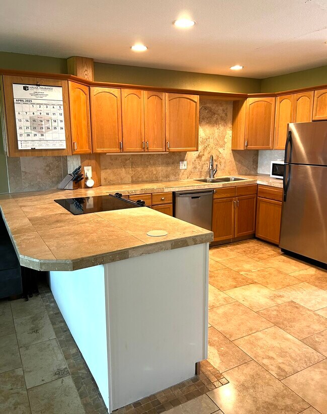 Building Photo - 3788 Lower Honoapiilani Rd